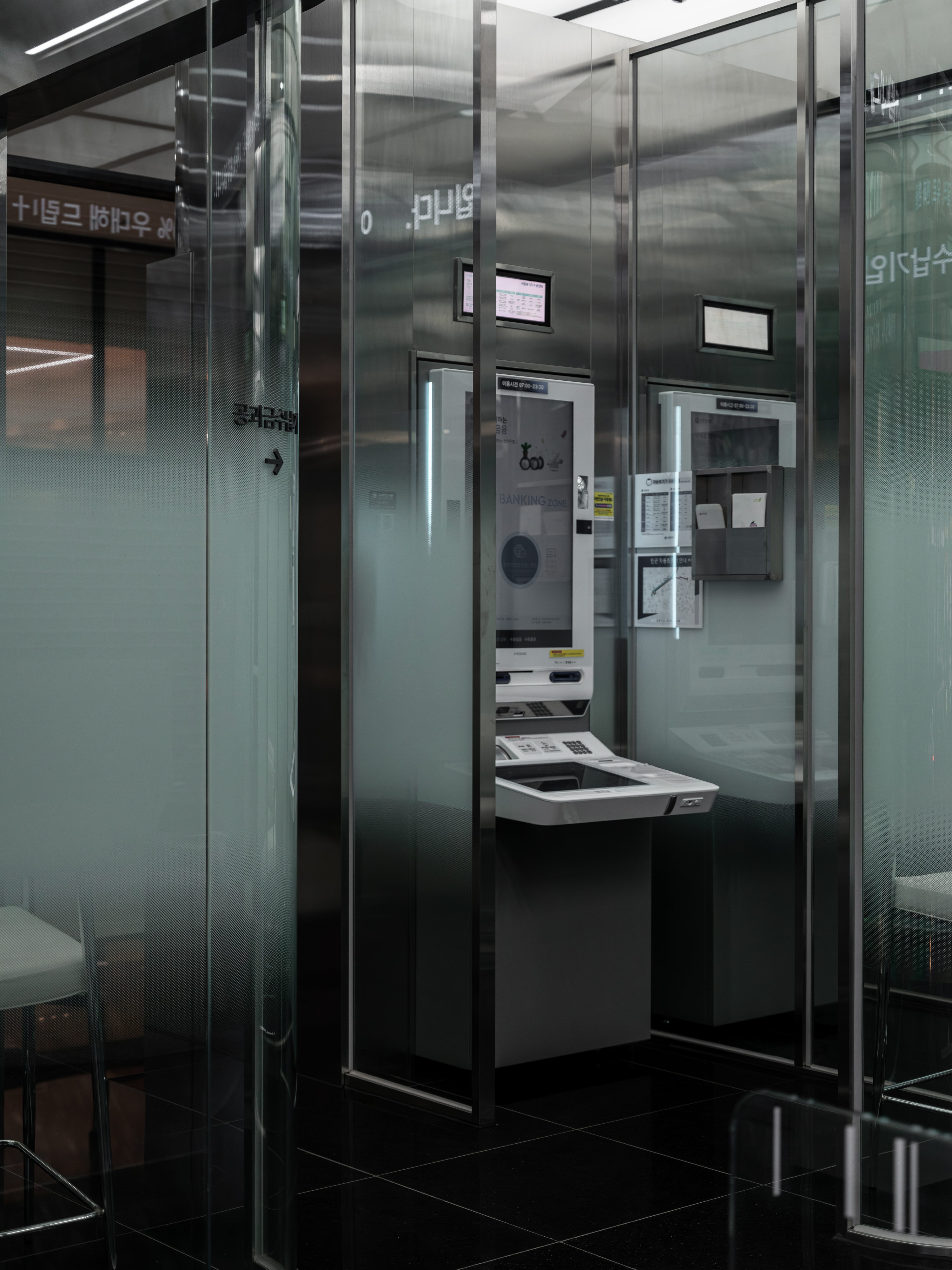 Fig 10. ATM 부스, 디테일-5